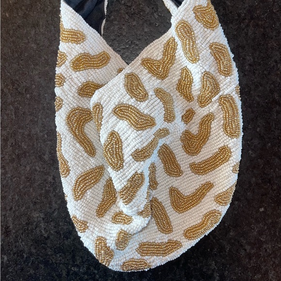 Beautiful beaded scarf necklace in the style of Migonne Gavigan! - Picture 1 of 2